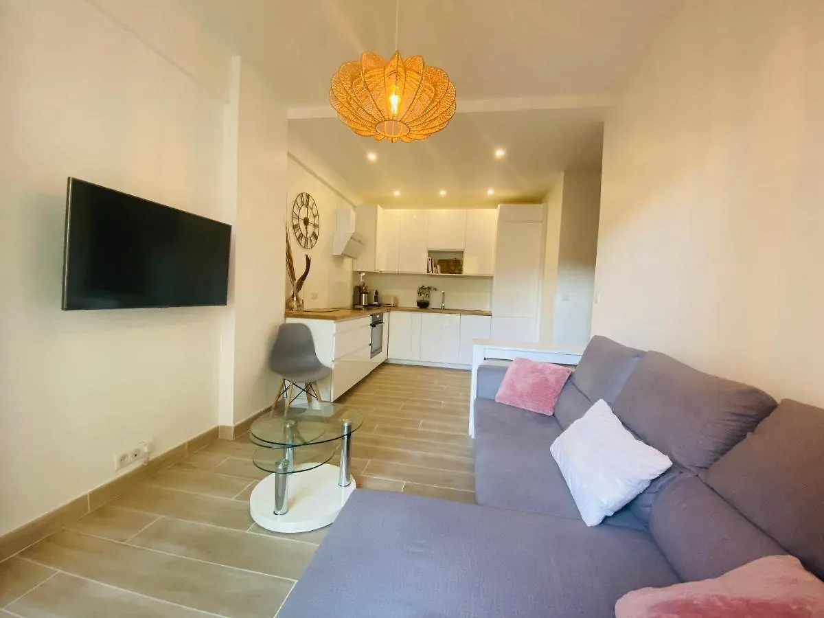 50m plage / 200m hippodrome 2 pièces jardin garage Cagnes-sur-Mer