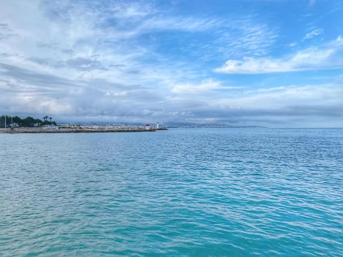 50m plage / 200m hippodrome 2 pièces jardin garage Cagnes-sur-Mer 0*,